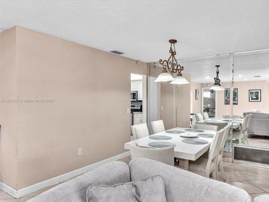 Dining room, Interior, Pendant Lights, Recessed Lighting