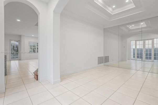 Empty room, Interior, Recessed Lighting