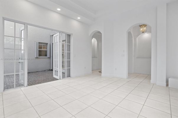 Empty room, Interior, Recessed Lighting