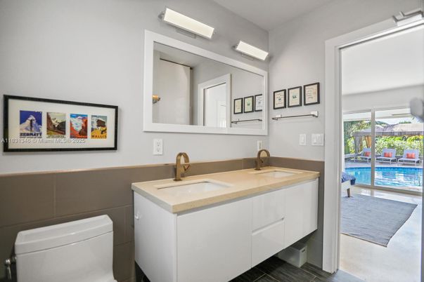 Bathroom, Dual Sink Vanities, Interior