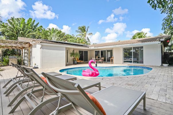 Exterior, Pool