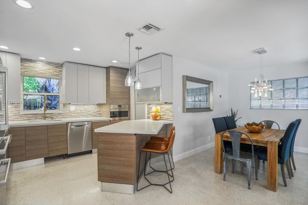 Dining room, Interior, Kitchen, Pendant Lights, Recessed Lighting, Stainless Steel Appliances
