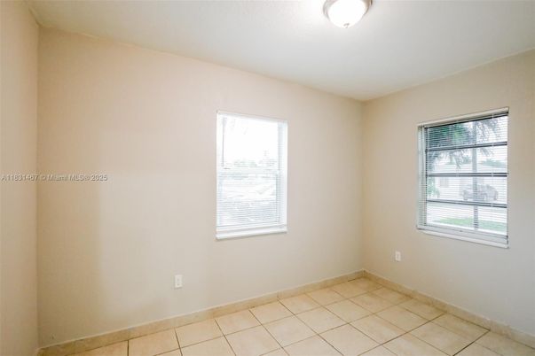 Empty room, Interior