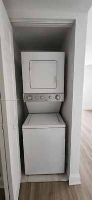 Interior, Utility Closets, Washer, Wood Texture Flooring
