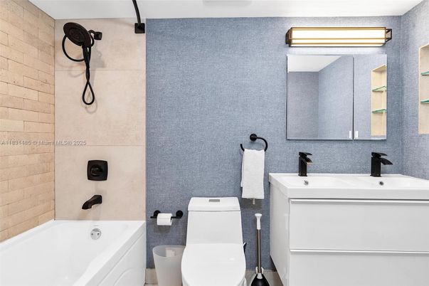 Bathroom, Dual Sink Vanities, Interior