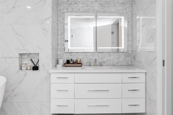 Bathroom, Interior, Marble Walls, Recessed Lighting