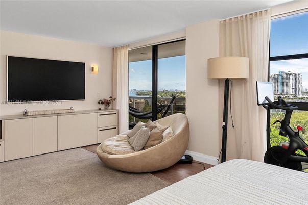 Bedroom, Fitness Equipment, Interior, Wood Texture Flooring