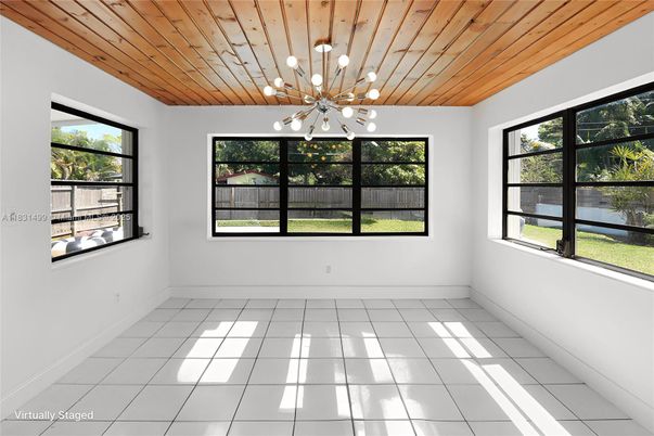Empty room, Interior, Pendant Lights, Wooden Ceilings