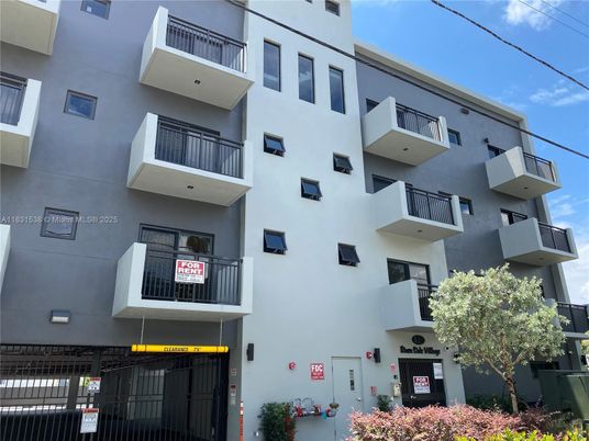 Attached, Exterior, Facade, Modern