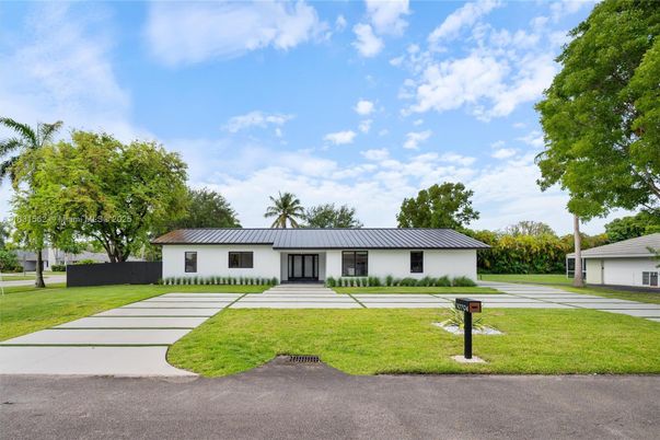 Backyard, Exterior, Facade, Ranch