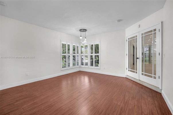 Empty room, Interior, Pendant Lights, Wood Texture Flooring