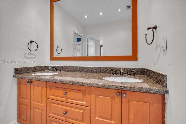 Bathroom, Dual Sink Vanities, Interior, Recessed Lighting