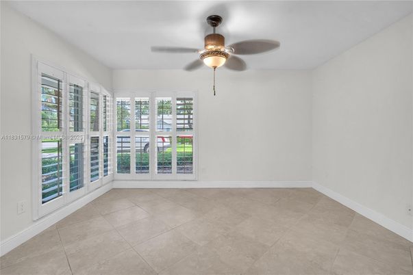 Empty room, Interior