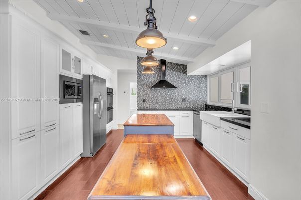 Interior, Kitchen, Pendant Lights, Recessed Lighting, Wood Texture Flooring