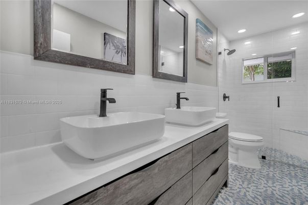 Bathroom, Dual Sink Vanities, Interior, Recessed Lighting