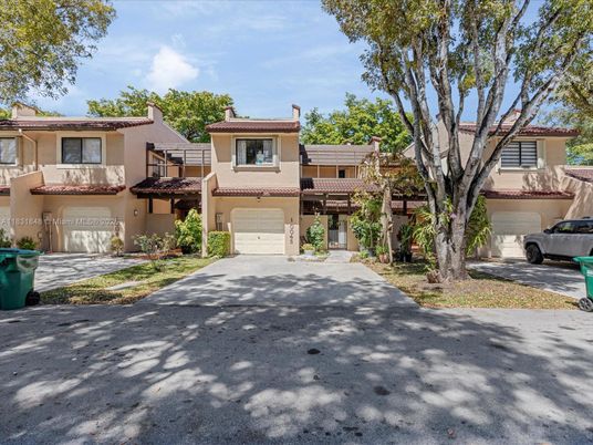 Attached, Exterior, Facade, Mediterranean