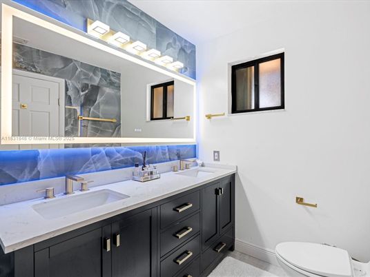 Bathroom, Dual Sink Vanities, Interior