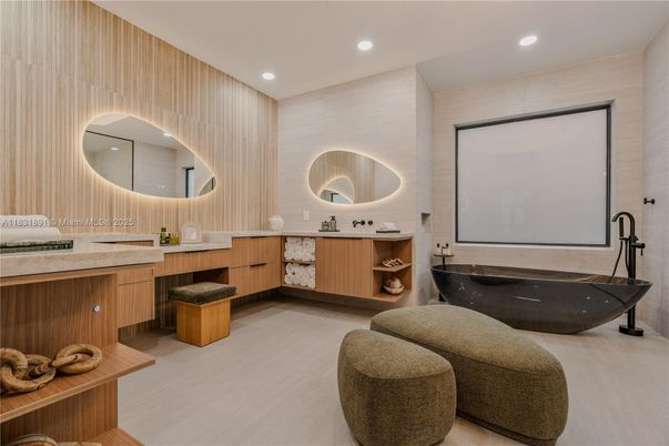 Bathroom, Dual Sink Vanities, Interior, Recessed Lighting