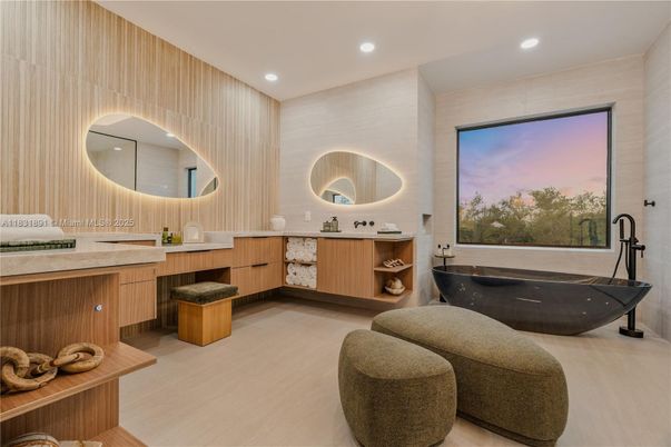 Bathroom, Dual Sink Vanities, Interior, Recessed Lighting