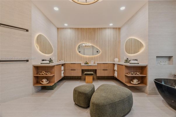 Bathroom, Dual Sink Vanities, Interior, Recessed Lighting