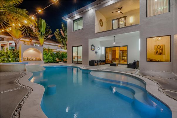 Exterior, Pool