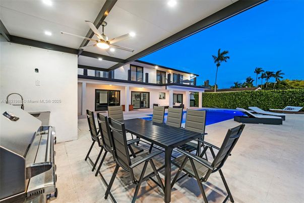 Exterior, Pool, Recessed Lighting