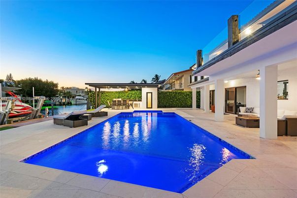 Exterior, Pool, Water