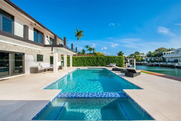 Exterior, Pool, Water