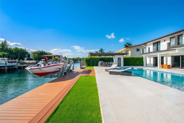 Exterior, Pool, Water