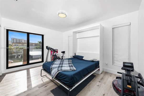 Bedroom, Fitness Equipment, Interior, Wood Texture Flooring