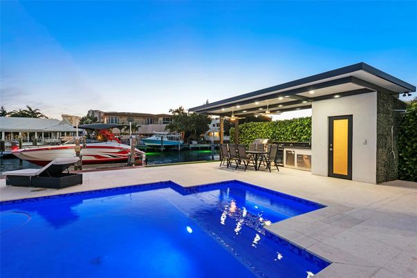 Exterior, Pool, Water