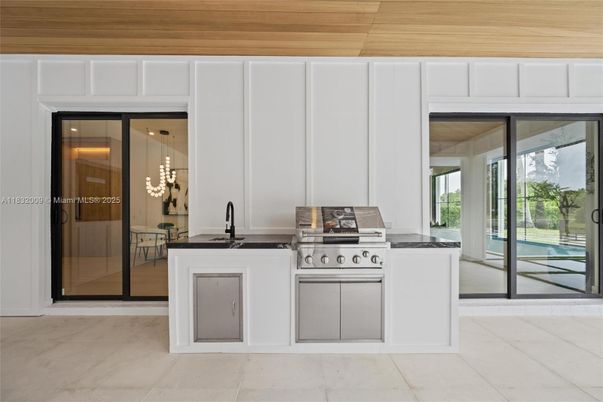 Chandelier, Dining room, Interior, Kitchen, Pendant Lights, Stainless Steel Appliances, Wooden Ceilings