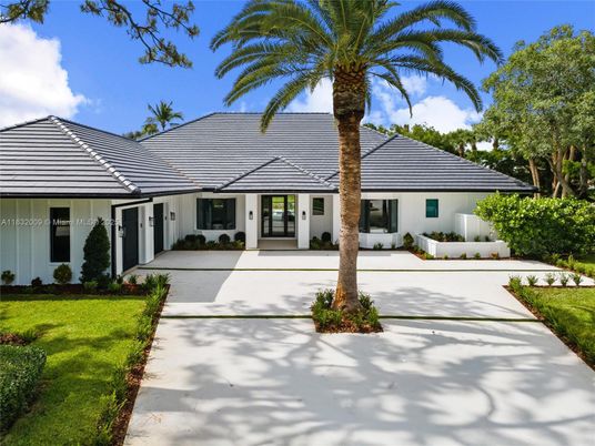 Backyard, Exterior, Facade, Ranch