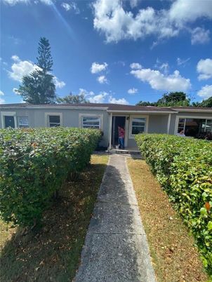 Exterior, Facade, Ranch