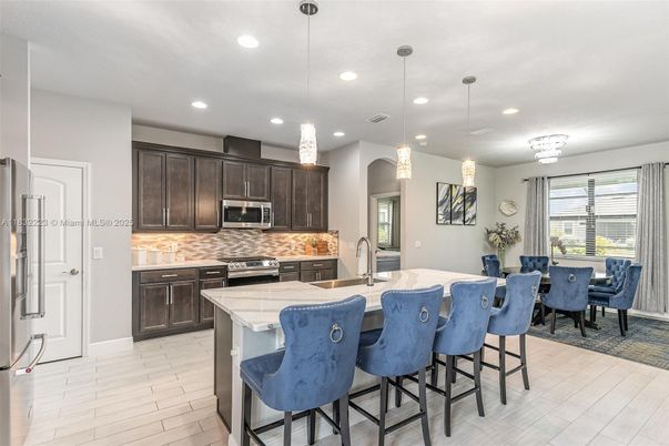 Dining room, Interior, Kitchen, Pendant Lights, Recessed Lighting, Stainless Steel Appliances