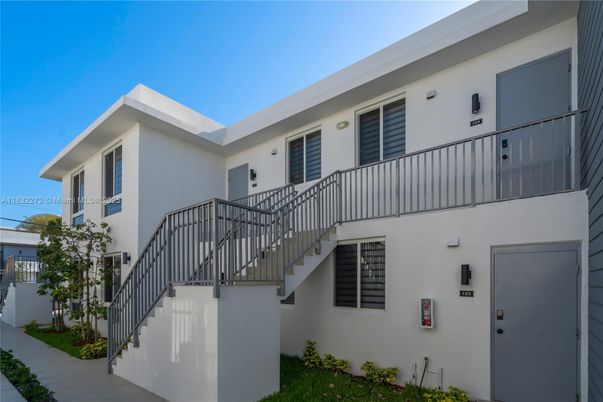 Exterior, Facade, None