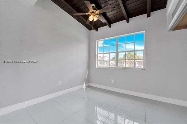 Empty room, Interior, Wooden Beams, Wooden Ceilings