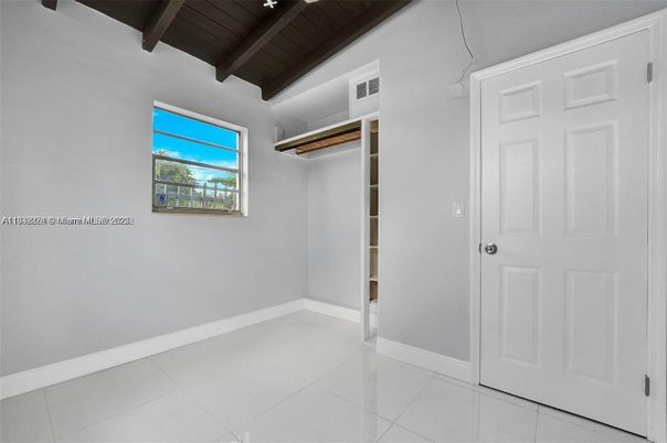 Empty room, Interior, Wooden Beams, Wooden Ceilings