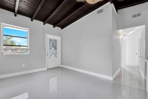 Empty room, Interior, Wooden Beams, Wooden Ceilings