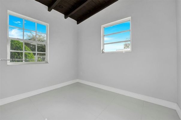 Empty room, Interior, Wooden Beams, Wooden Ceilings