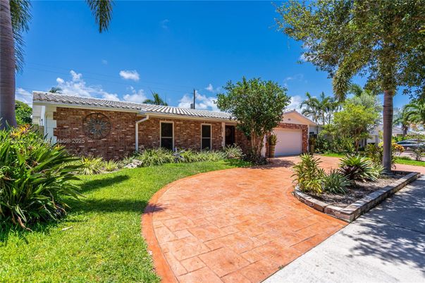 Detached Garage, Exterior, Facade, Brick Facade, Ranch