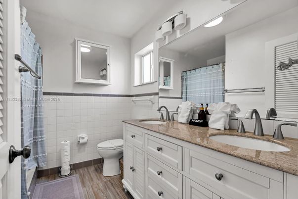 Bathroom, Dual Sink Vanities, Interior, Wood Texture Flooring