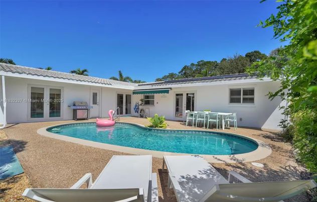 Exterior, Pool