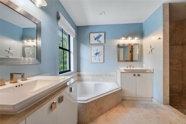 Bathroom, Dual Sink Vanities, Interior, Recessed Lighting