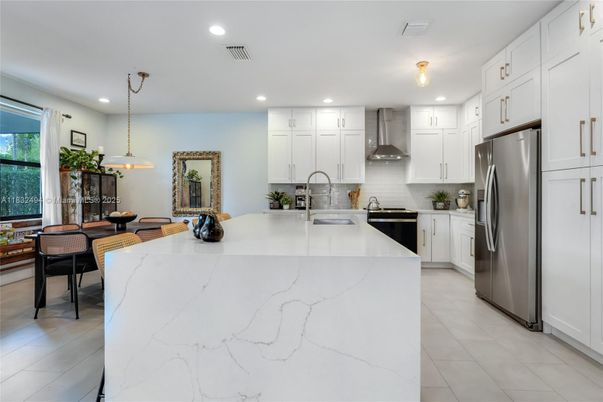 Dining room, Interior, Kitchen, Pendant Lights, Recessed Lighting, Stainless Steel Appliances