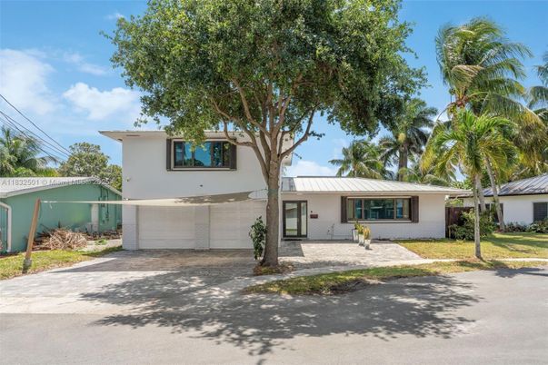 Attached, Exterior, Facade, Ranch