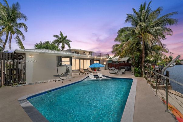 Exterior, Pool, Water