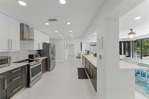 Dining room, Interior, Kitchen, Recessed Lighting, Stainless Steel Appliances