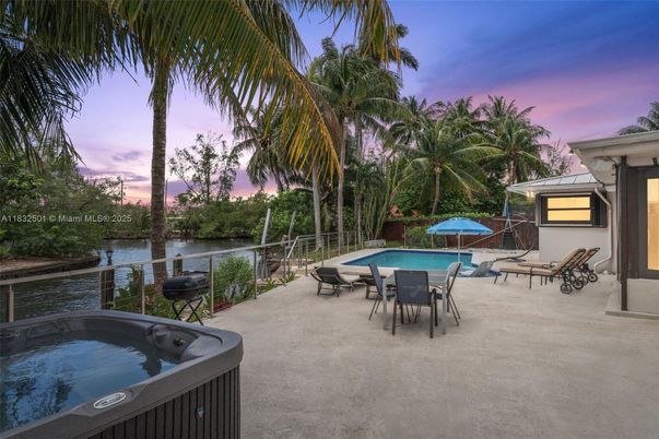 Exterior, Hot Tub, Pool, Water