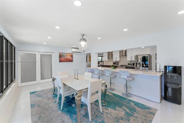 Dining room, Interior, Kitchen, Pendant Lights, Recessed Lighting, Stainless Steel Appliances